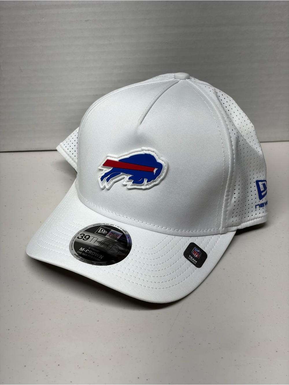 New Era White Buffalo Bills flex hat OSFM